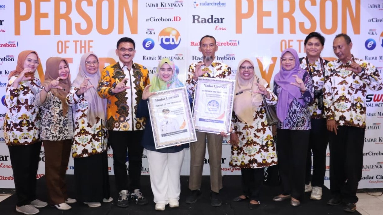 Wali Kota dan Wakil Wali Kota Cirebon Raih Penghargaan Person of the Year 2025