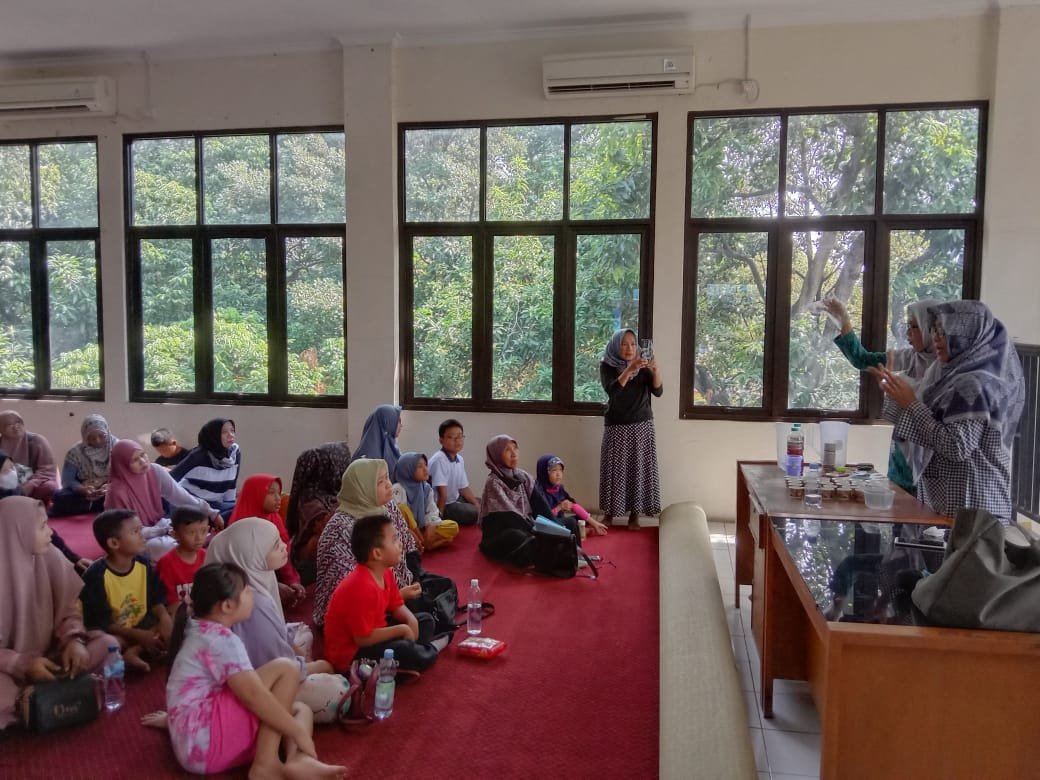 Kegiatan Literasi Kreatif Membuat Sabun Cuci dari Minyak Jelantah